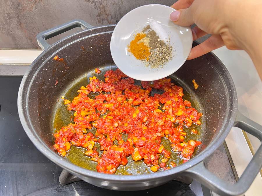 افزودن ادویه ها